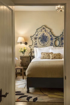 Suite, 1 King Bed | Premium bedding, pillowtop beds, in-room safe, desk