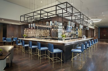 Piscine extérieure (ouverte en saison), chaises longues