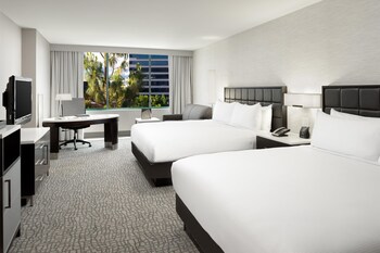 Se sirven desayunos, cenas y cocina californiana