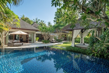 Couples treatment room(s), sauna, steam room, body treatments