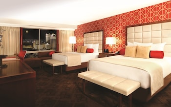 Pillowtop beds, in-room safe, desk, laptop workspace