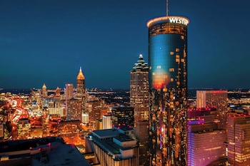 2 bars/lounges, cocktail bar