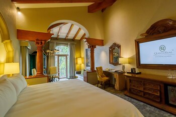 Buffet breakfast on weekends (USD 18 per person)