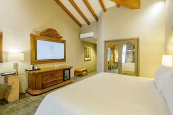 Buffet breakfast on weekends (USD 18 per person)