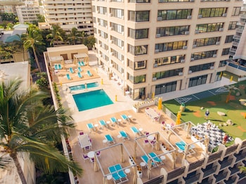 Caja de seguridad en la habitación y escritorio 