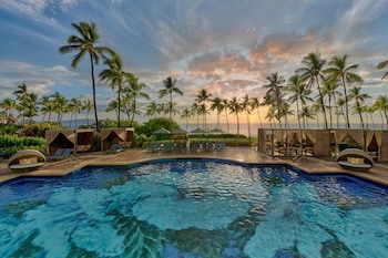 7 restaurantes; se sirven desayunos 