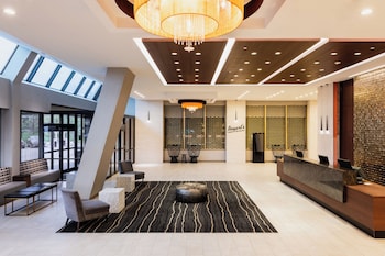 3 restaurants, breakfast, lunch, dinner served; American cuisine