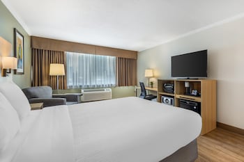 Suite, 2 Queen Beds, Non Smoking, Kitchen (Full Kitchen) | Hypo-allergenic bedding, in-room safe, desk, laptop workspace