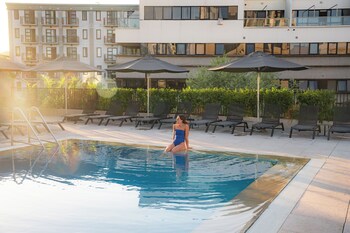Couples treatment room(s), sauna, hot tub, steam room, body treatments