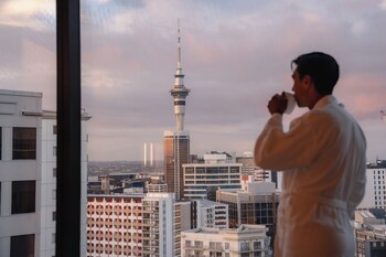 Couples treatment room(s), sauna, hot tub, steam room, body treatments