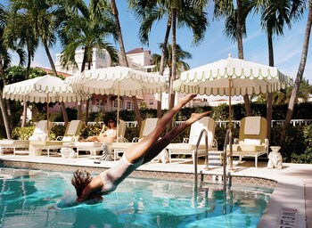 2 piscinas al aire libre, sombrillas, sillones reclinables de piscina