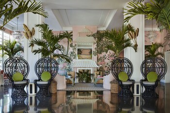 2 buitenzwembaden, parasols voor strand/zwembad
