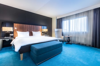Suite Junior | Literie hypoallergénique, minibar, coffre-fort, bureau