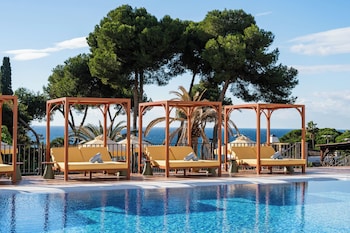 2 Außenpools, Sonnenschirme, Liegestühle