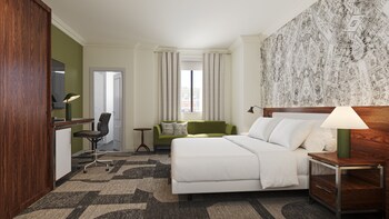 Hypo-allergenic bedding, down comforters, in-room safe, desk