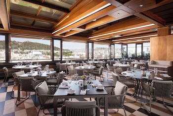 2 restaurantes; se sirven desayunos