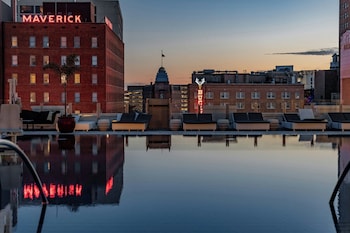 2 restaurants servant le petit déjeuner, spécialités Cuisine américaine