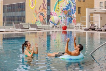 2 restaurantes, café da manhã, culinária americana