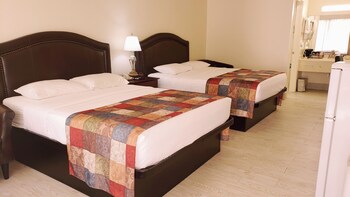 Basic Room, Multiple Beds, Non Smoking