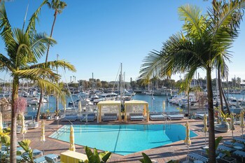 Deluxe Room, 2 Queen Beds, Marina View | Terrace/patio