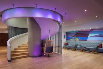 Piscine extérieure (ouverte en saison), chaises longues