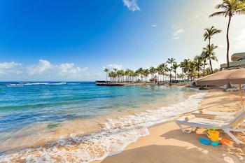 3 outdoor pools, cabanas (surcharge), pool umbrellas