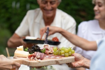 Daily buffet breakfast (EUR 14.9 per person)