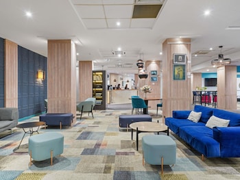 Voorkant accommodatie - avond/nacht