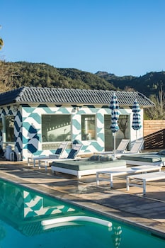Outdoor treatment areas, sauna, hot tub, steam room, body treatments
