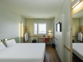 Daily buffet breakfast (EUR 8.50 per person)