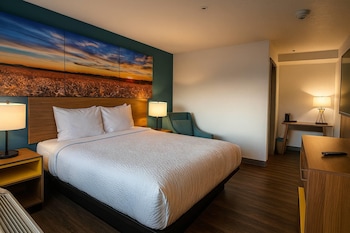 高級寢具、書桌、手提電腦工作空間、隔音