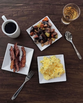 Free daily buffet breakfast