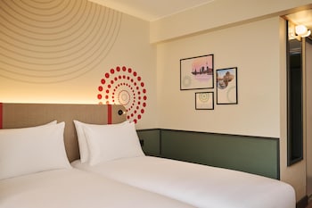 Lunch and dinner served, Italian cuisine