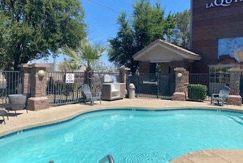 客房, 2 張標準雙人床, 非吸煙房 | 特厚豪華床墊、書桌、手提電腦工作空間、遮光窗簾/窗簾