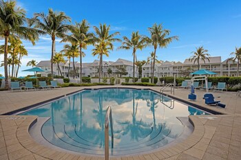 3 Außenpools, Liegestühle