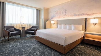 Piscine couverte, tentes de plage, chaises longues