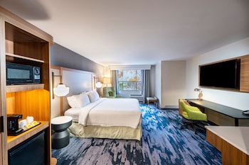 Kamar, 2 Tempat Tidur Queen | Meja kerja, ruang kerja ramah laptop, dan tirai kedap cahaya