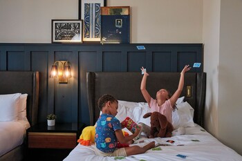 Breakfast, lunch, dinner served; American cuisine