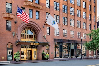 Déjeuner, dîner et souper servis sur place; cuisine américaine 