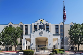 Free daily cooked-to-order breakfast