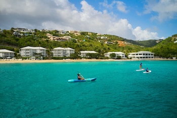 2 bars/lounges, een swim-up bar, een poolbar, een strandbar