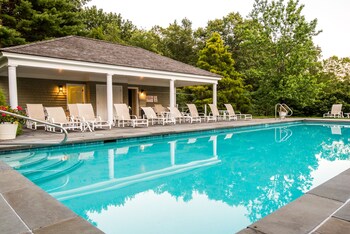 Couples treatment rooms, steam room, body treatments, aromatherapy
