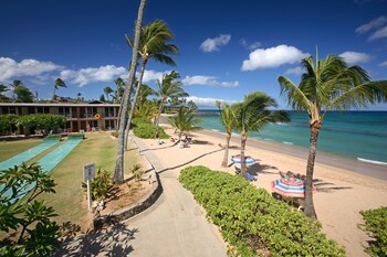 On the beach, white sand, sun-loungers, beach towels
