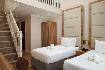 Standard-Dreibettzimmer | Zimmersafe, Schreibtisch, Bügeleisen/Bügelbrett, kostenloses WLAN