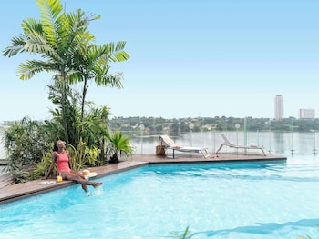 2 bars, bar en bord de piscine