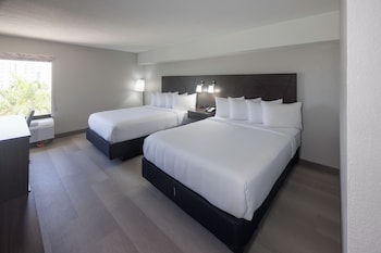 Standard Room, 2 Queen Beds, Accessible Bathtub | City view