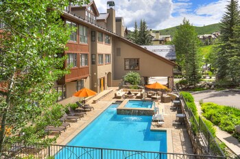 Outdoor pool, sun loungers