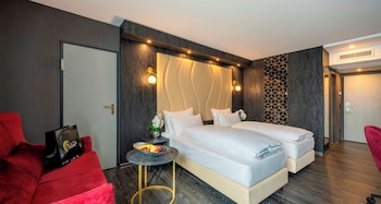 Premium single room | Hypo-allergenic bedding, in-room safe, desk, soundproofing