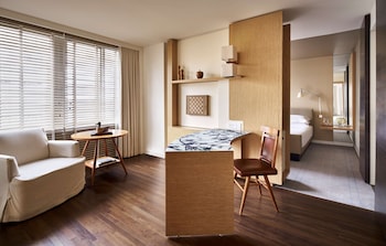 Breakfast, lunch, dinner served; American cuisine, alfresco dining