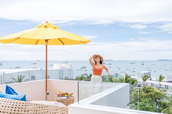 Piscine extérieure, accÚs possible de 6 h à 20 h, parasols